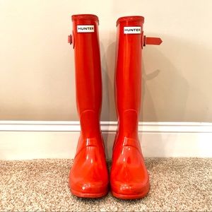 Red original Hunter rain boots